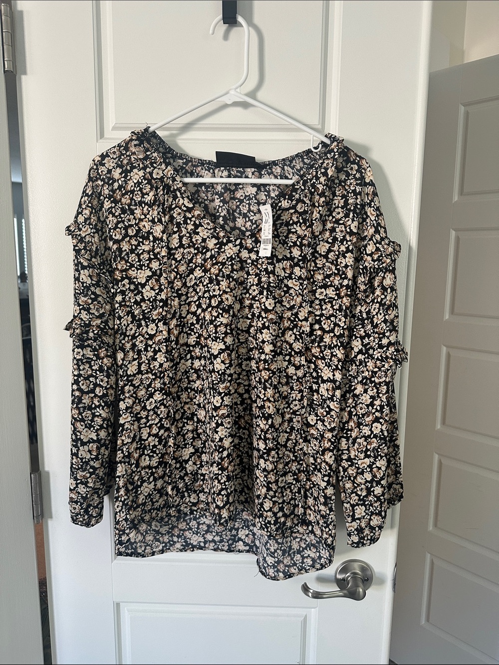 NY&C (NWT) Floral Ruffle Long-Sleeve Blouse in Black and Cream